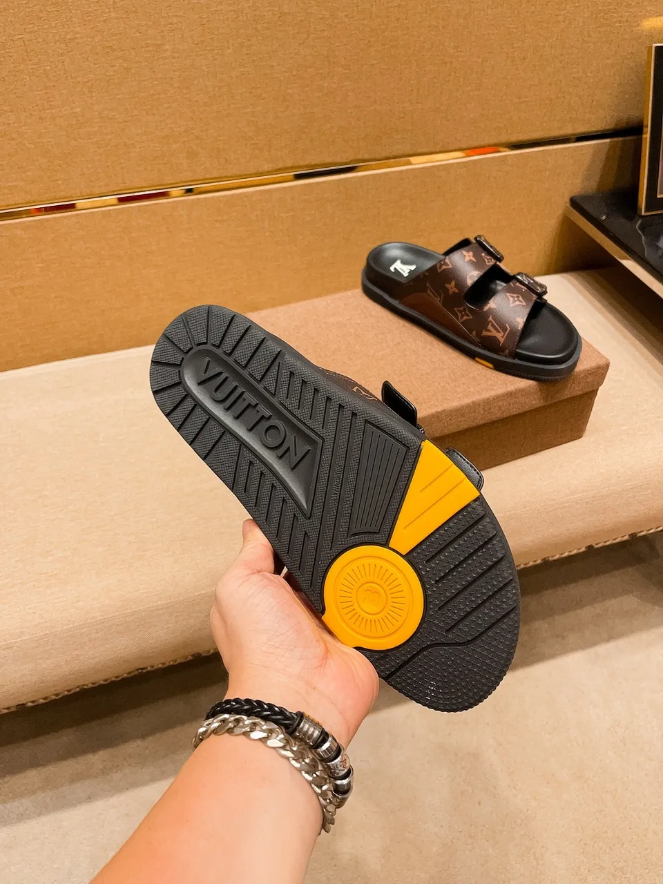 Men's shoes 💰 380 💰 New model on the market 🔥 [LV 🔥 Slippers] High-end 1:1 mold customization of first-layer cowhide, original upgraded version of the outsole, lighter and non-slip. The market's top quality, fashionable and trendy, versatile and popular, simple yet tasteful, a must-have for fashionistas, exuding a fashionable and casual atmosphere, fashion is at your feet, full of confidence, the same style at the counter 👍The season of spring and summer slippers is here, they are super beautiful to wear, 38-44, multiple colors available🔥
